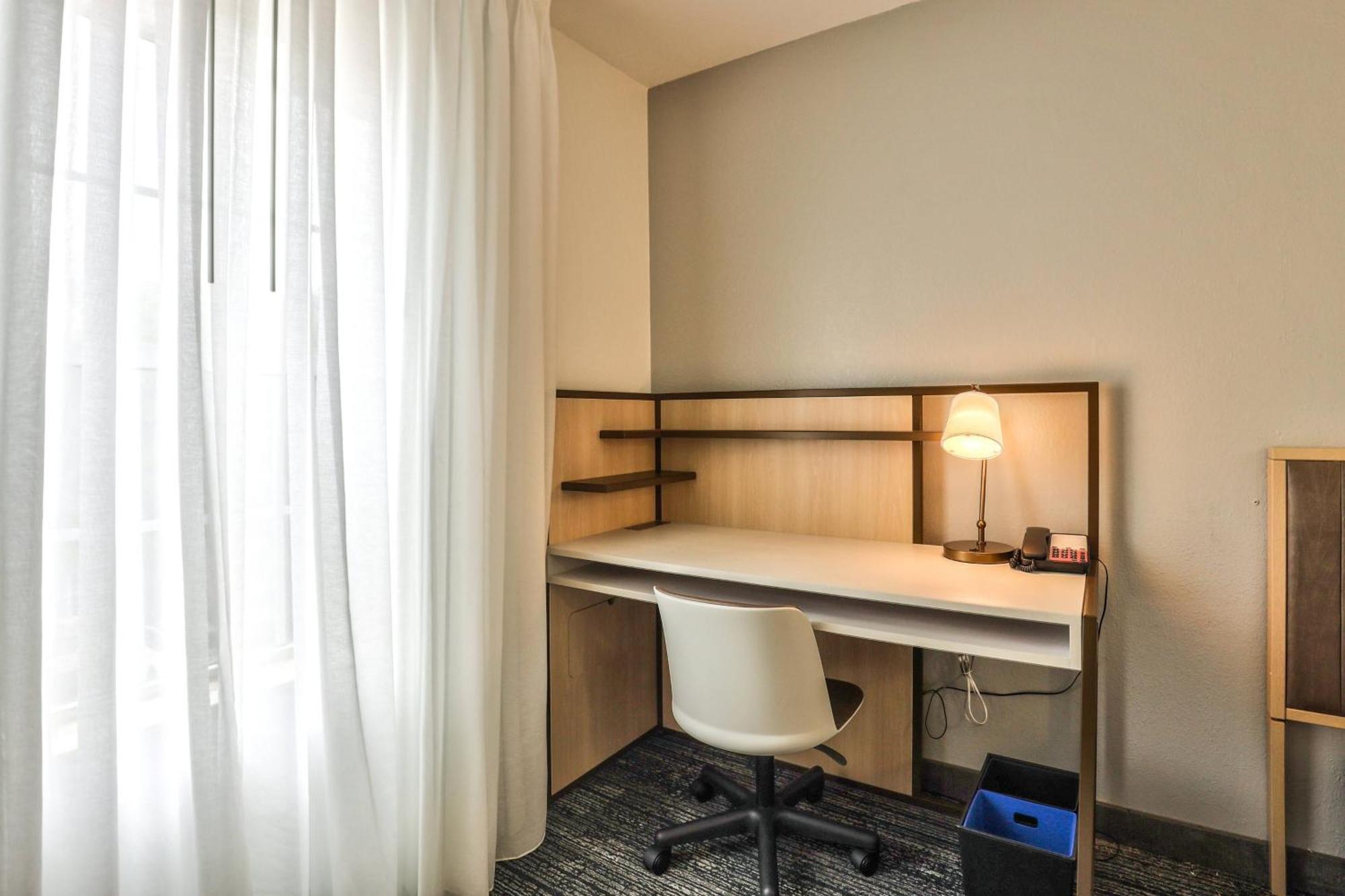 Hotel Alluxsuites At 1876, Ascend Collection Tallahassee
