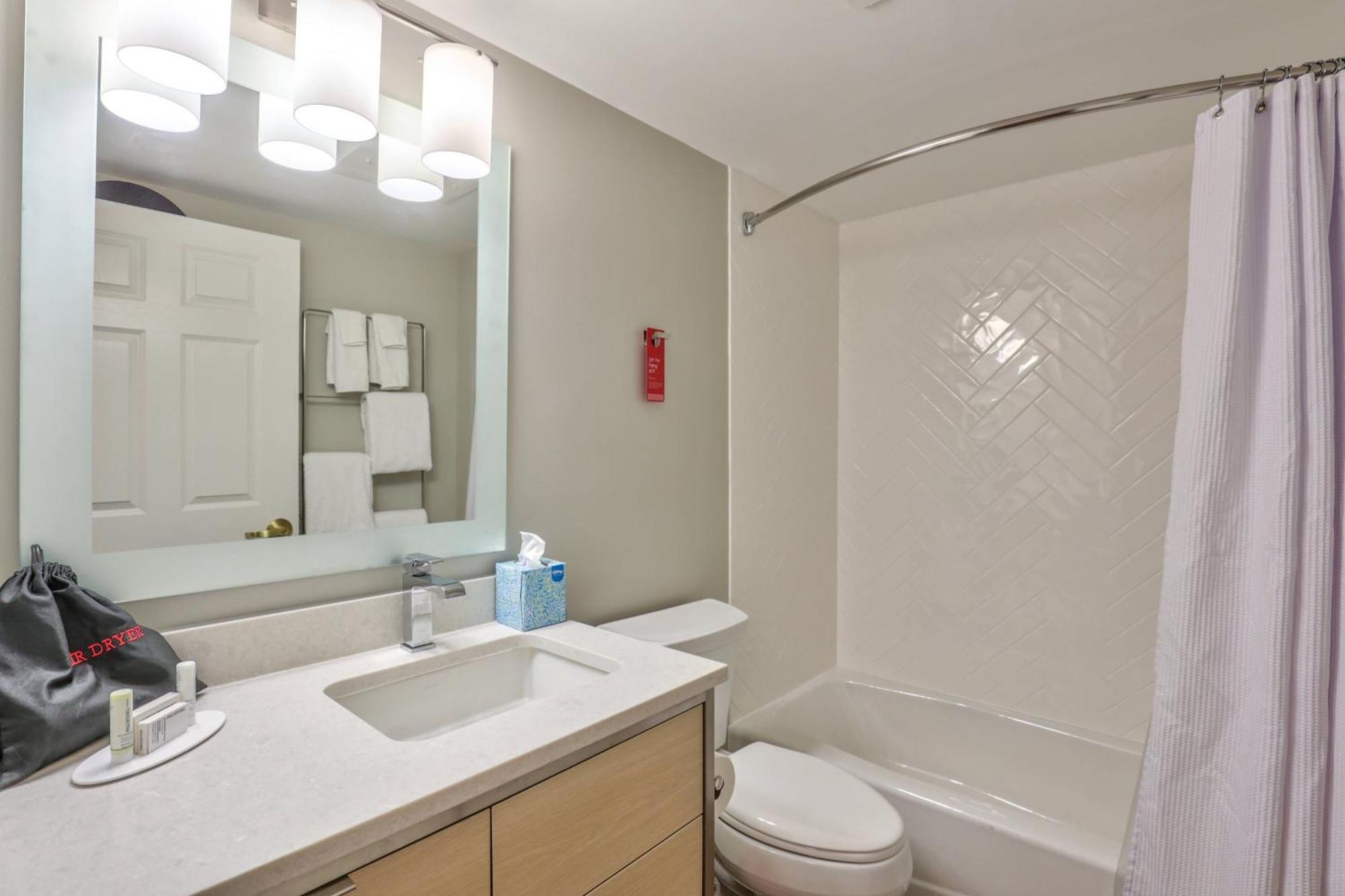 Alluxsuites At 1876, Ascend Collection Hotel 3*
