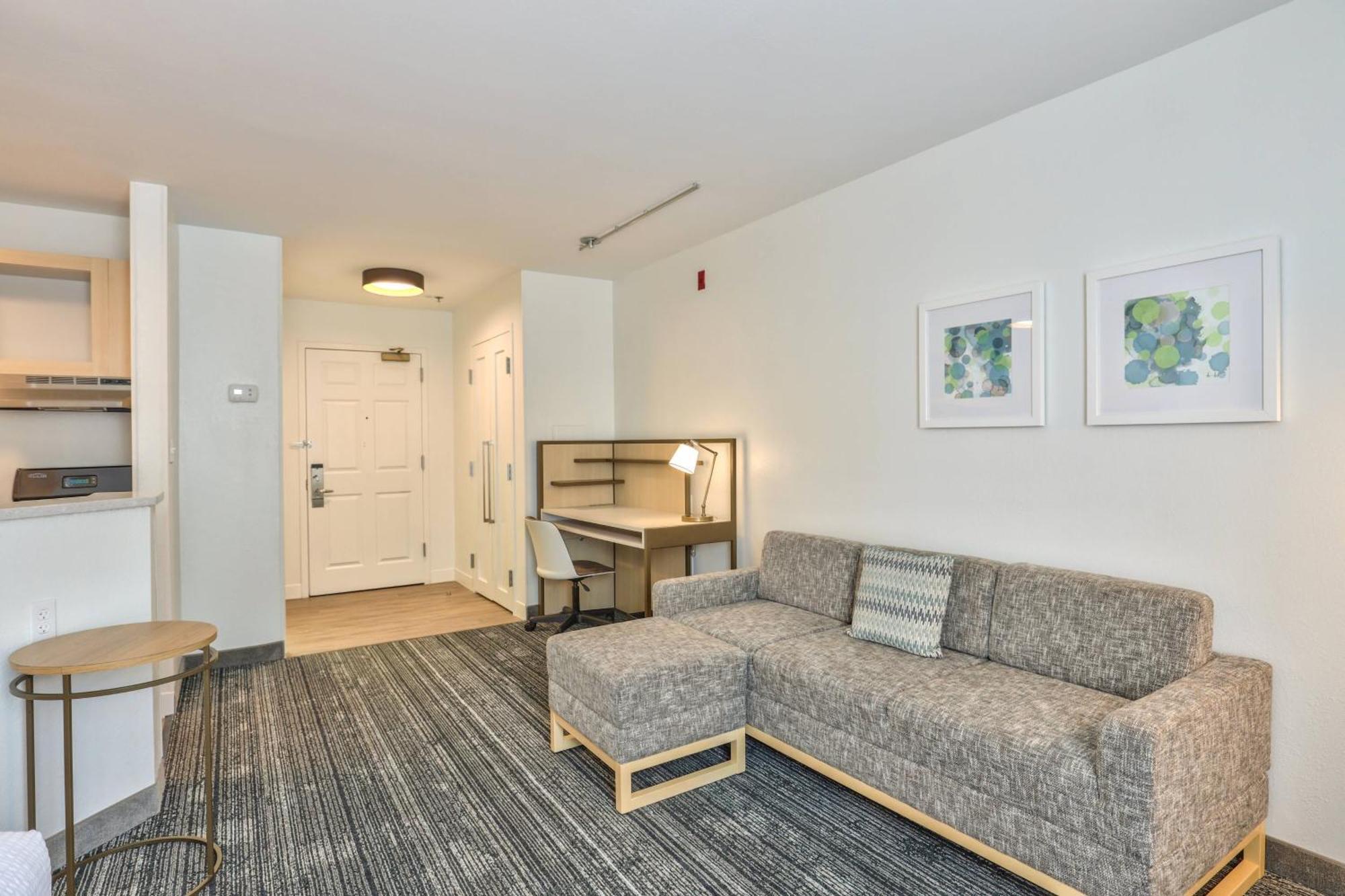 Hotel Alluxsuites At 1876, Ascend Collection Tallahassee