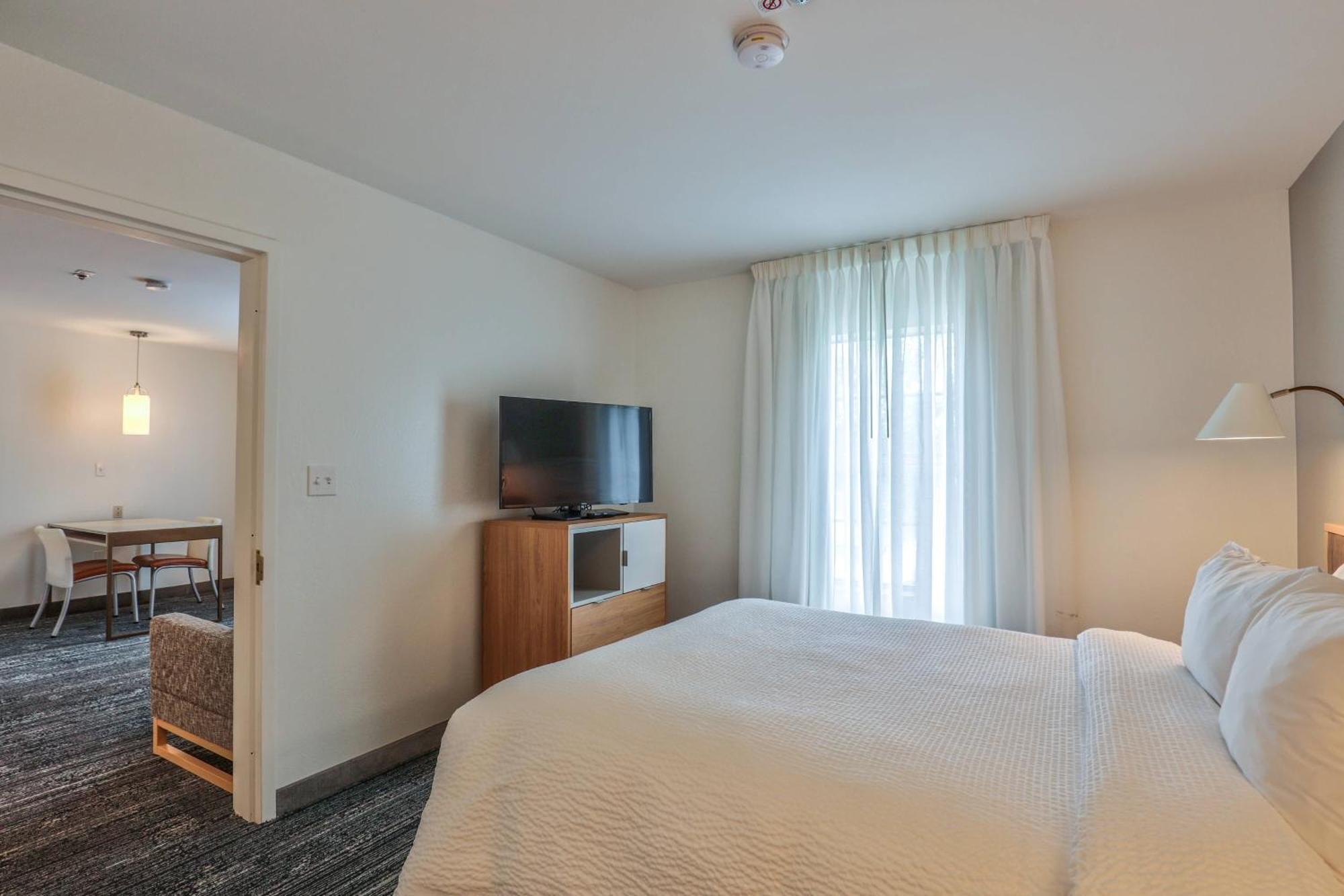 Alluxsuites At 1876, Ascend Collection 3* Tallahassee