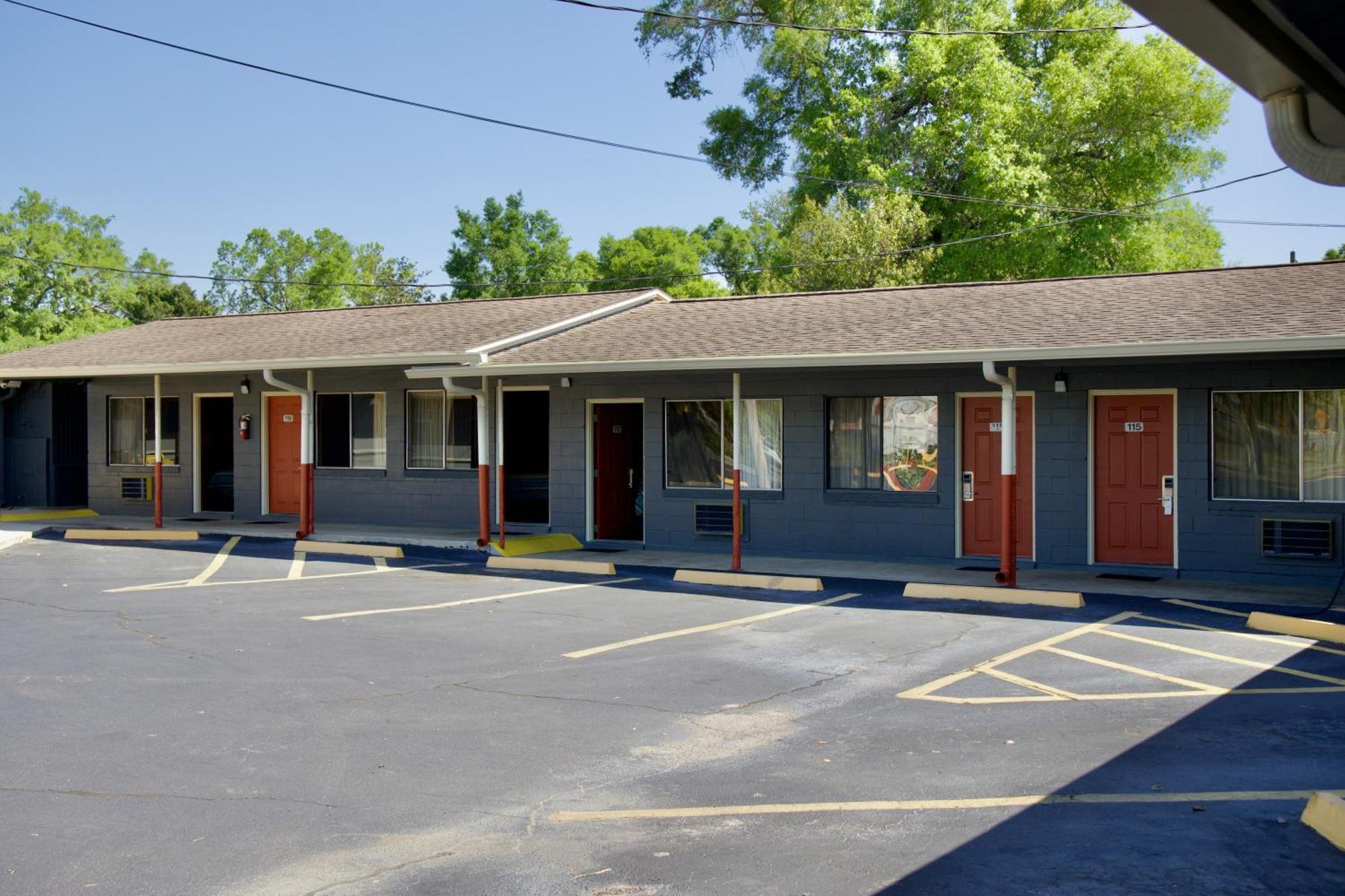 El Camino Motel *