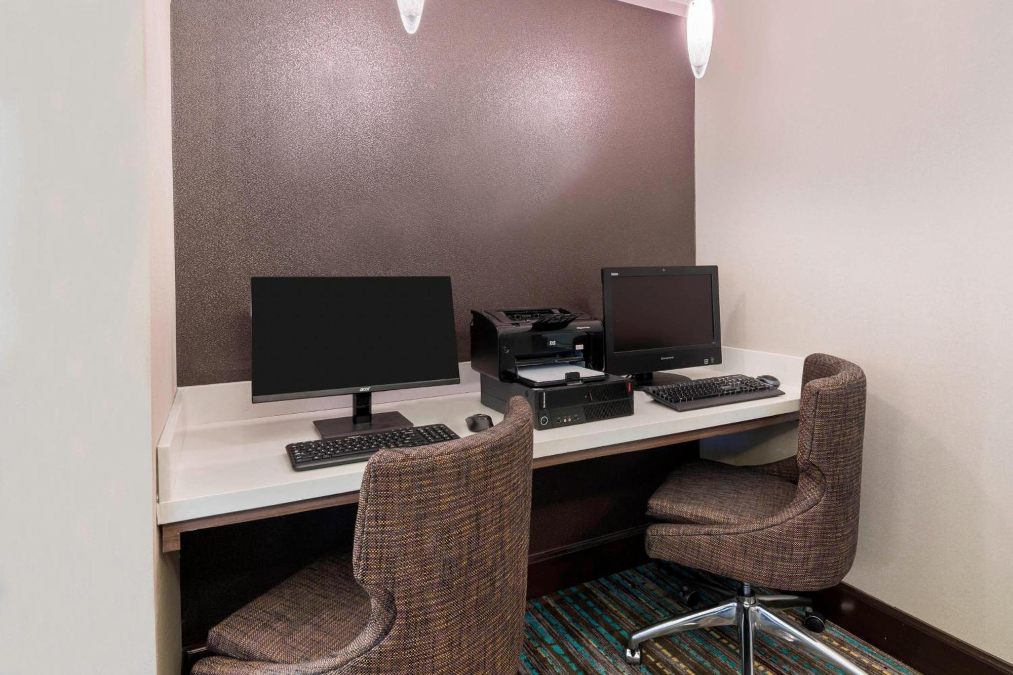 Hotel North I-10 Capital Circle 3*