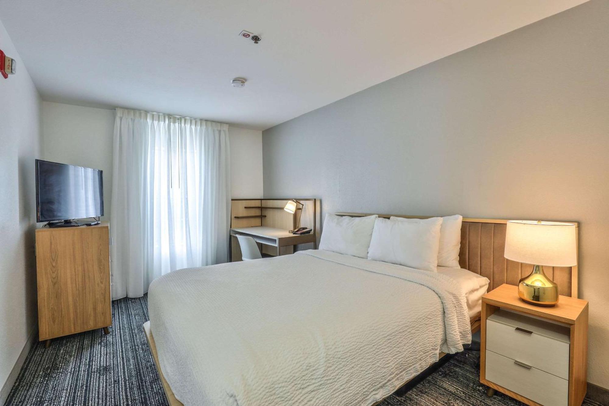 Alluxsuites At 1876, Ascend Collection 3* Tallahassee