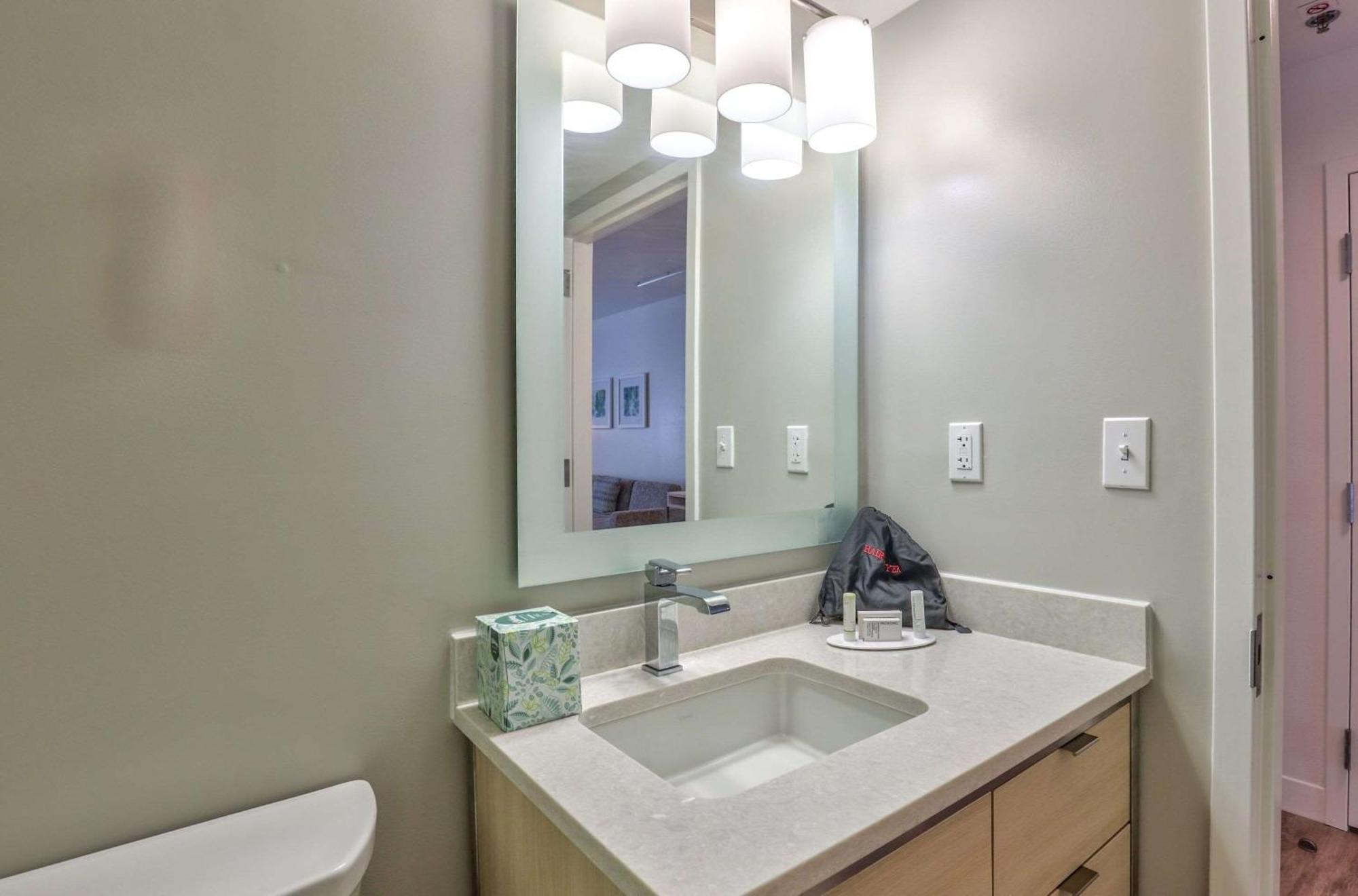 Alluxsuites At 1876, Ascend Collection