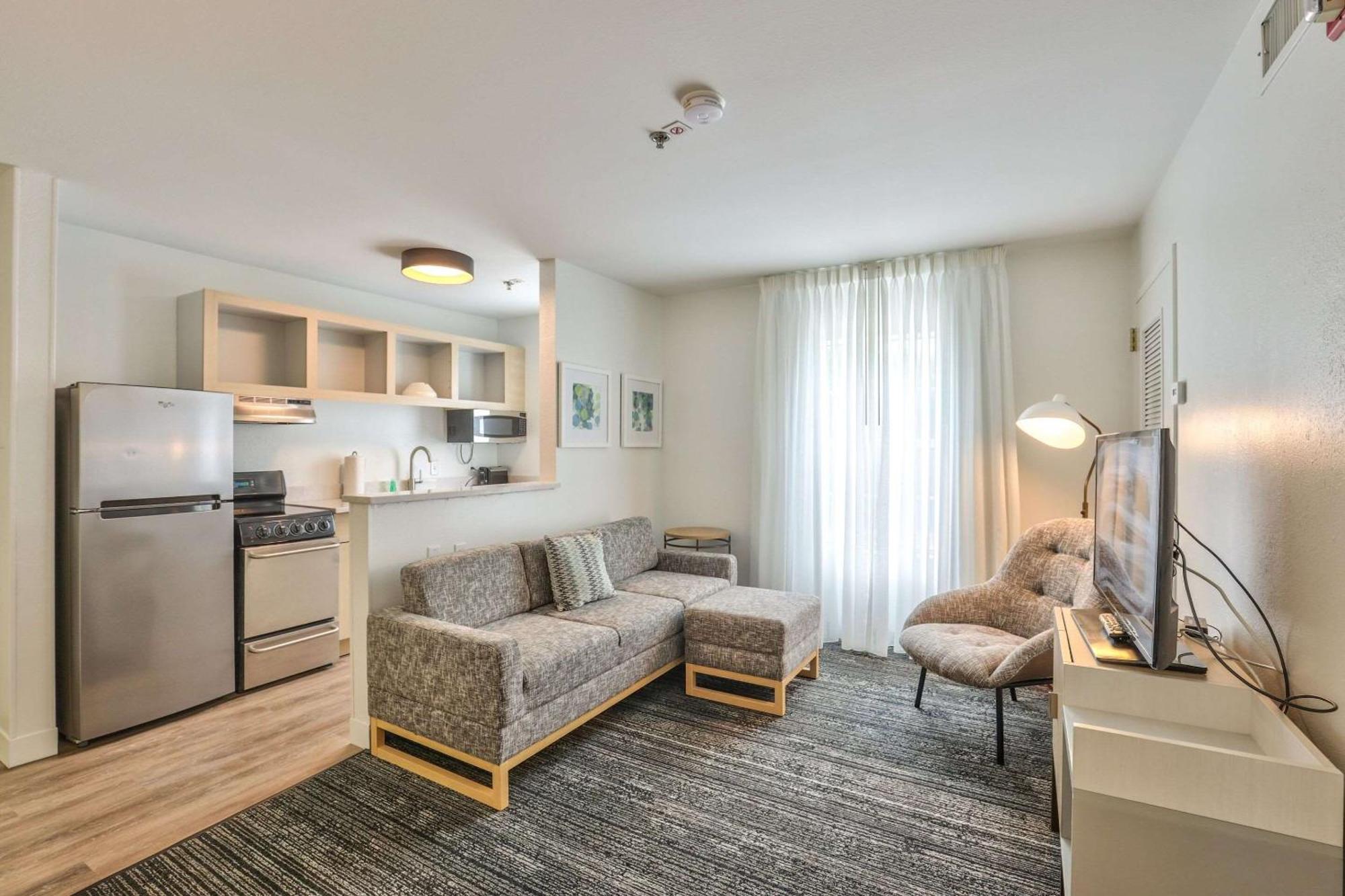 Hotel Alluxsuites At 1876, Ascend Collection