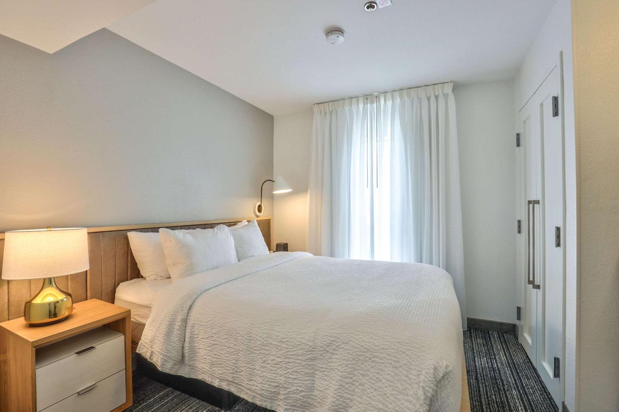 Alluxsuites At 1876, Ascend Collection Hotel 3*