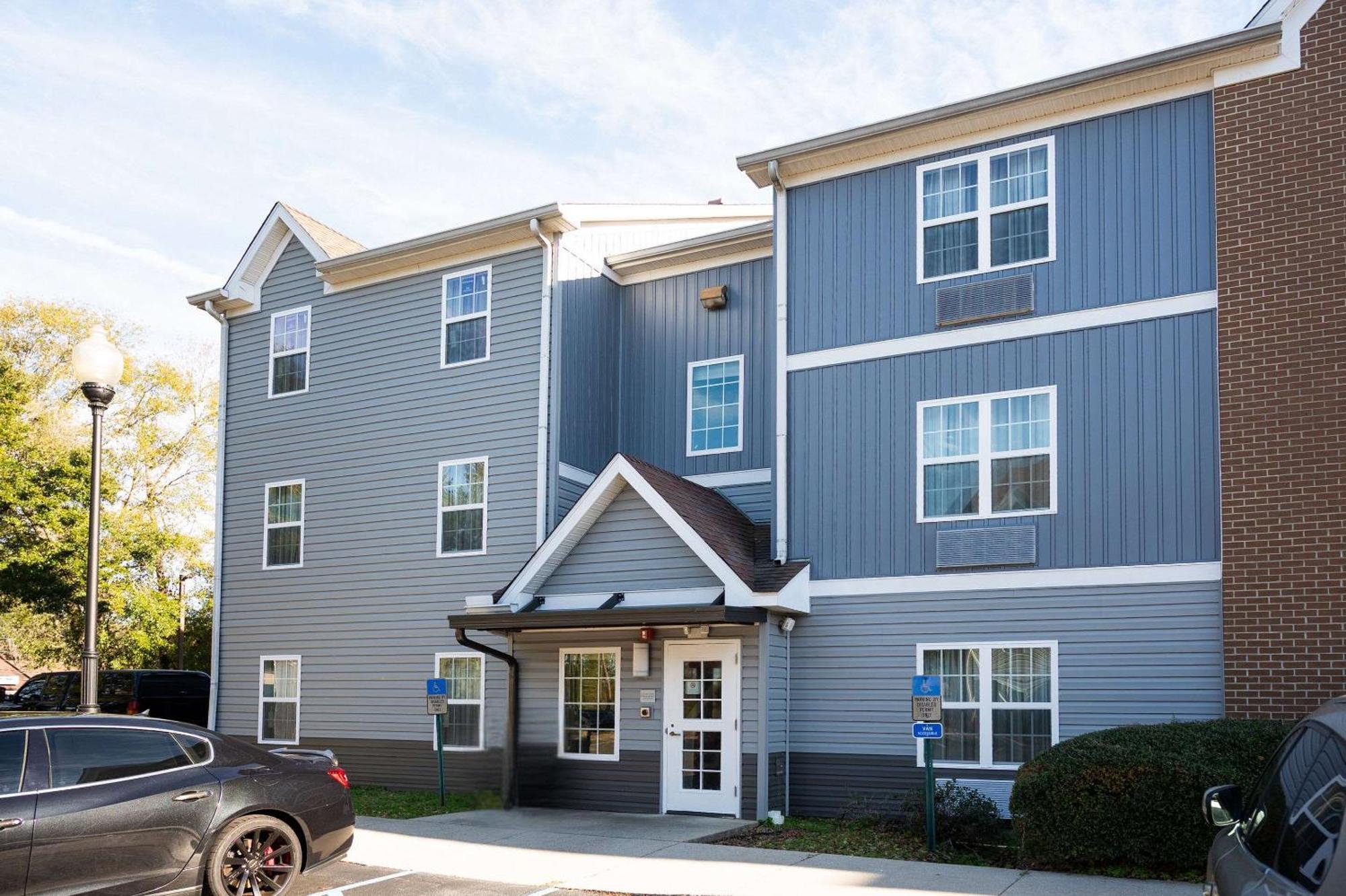 Hotel Alluxsuites At 1876, Ascend Collection