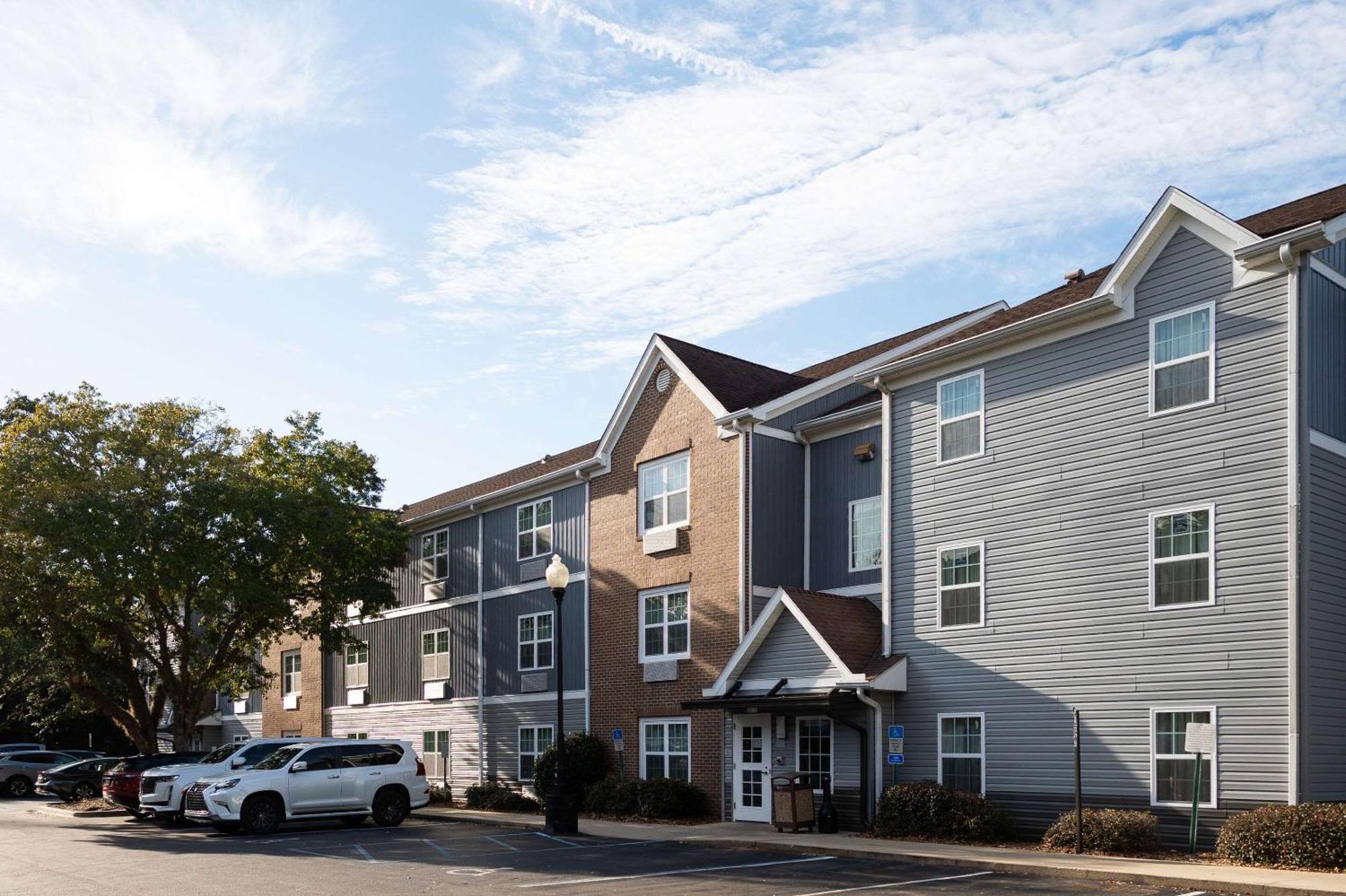Alluxsuites At 1876, Ascend Collection Hotel Tallahassee