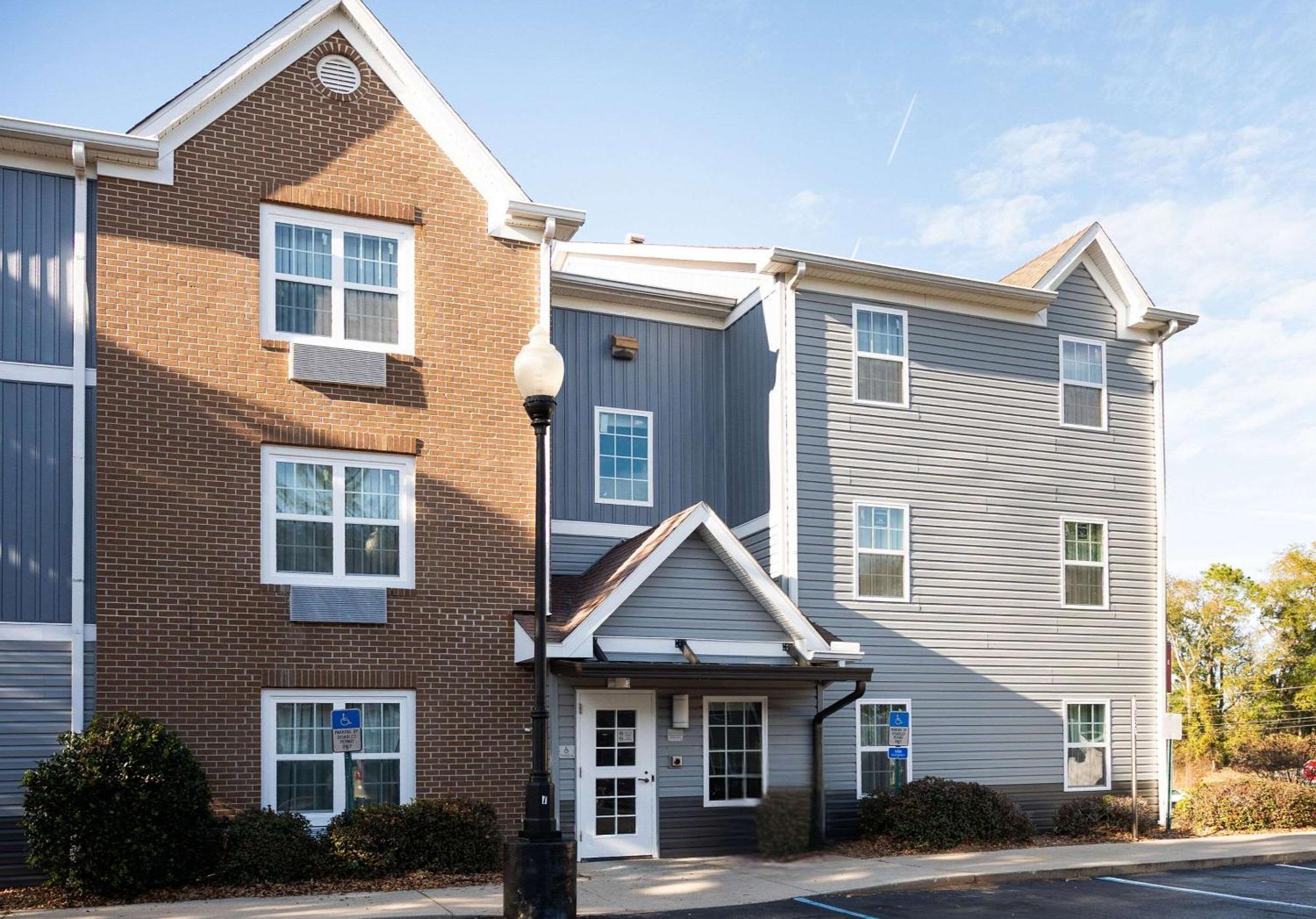 Alluxsuites At 1876, Ascend Collection