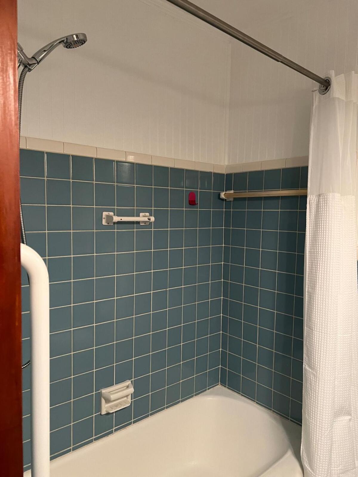 Beautiful Secluded 3 Bed 2 Bath *