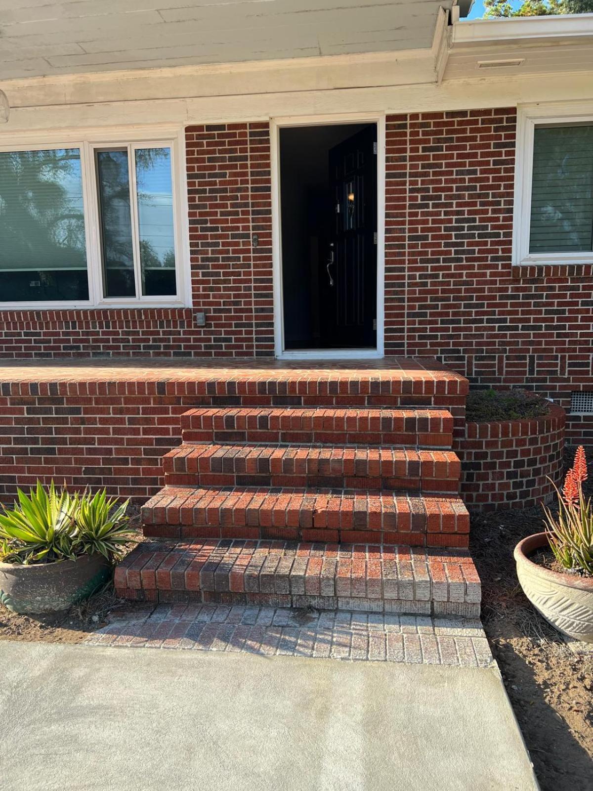 Beautiful Secluded 3 Bed 2 Bath *