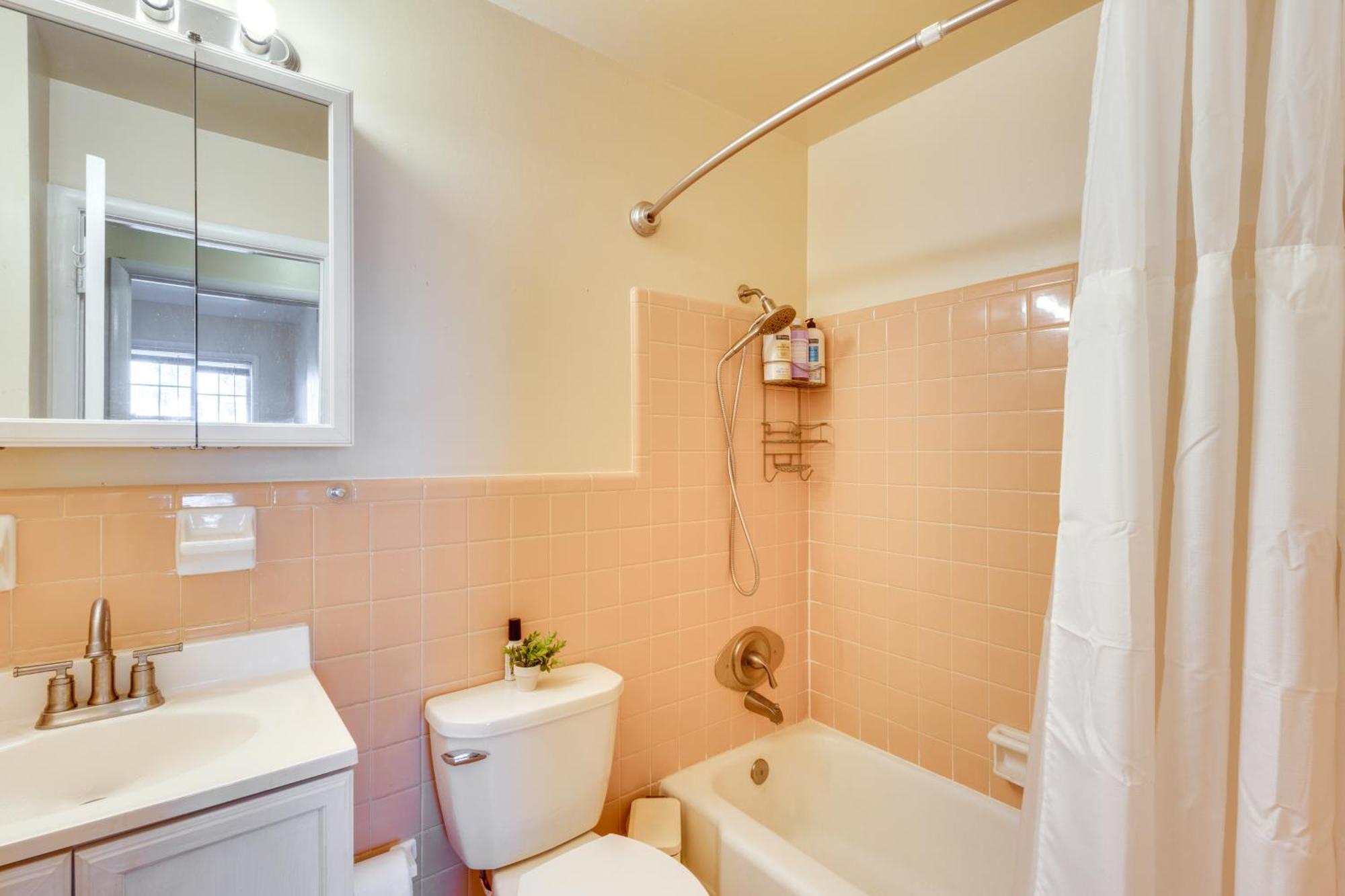 3 Mi To Dtwn With Yard In Holiday home Tallahassee