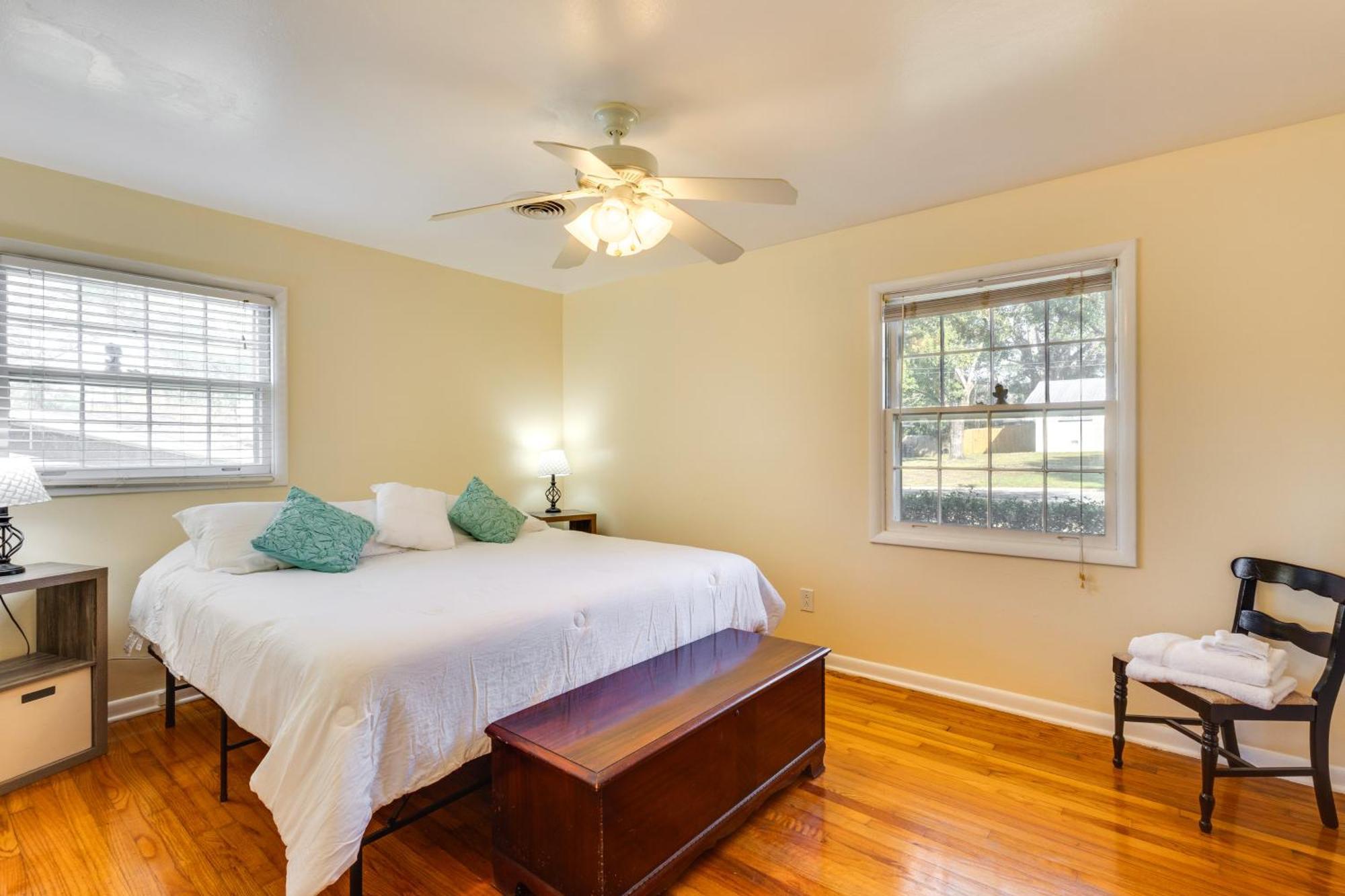 Holiday home 3 Mi To Dtwn With Yard In Tallahassee