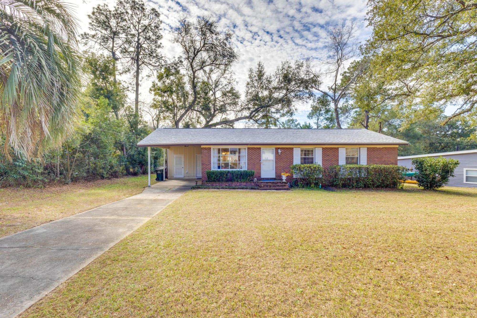 3 Mi To Dtwn With Yard In Holiday home Tallahassee