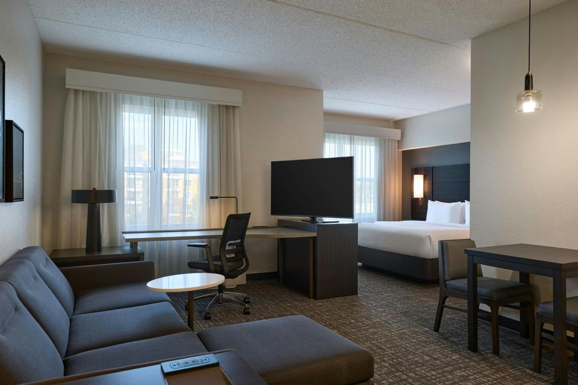 By Marriott Universities At The Capitol Hotel 3*