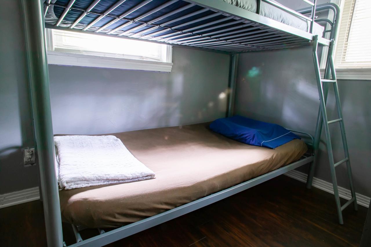 Sun & Moon Hostel *