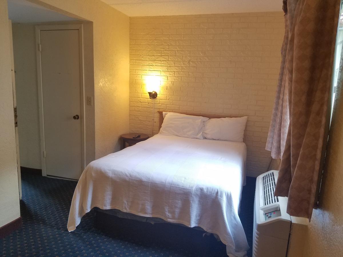 Hotel 6 Tallahassee, Fl North Monroe 2*
