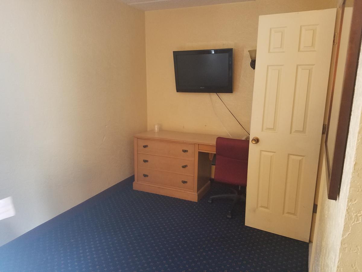 6 Tallahassee, Fl North Monroe Hotel