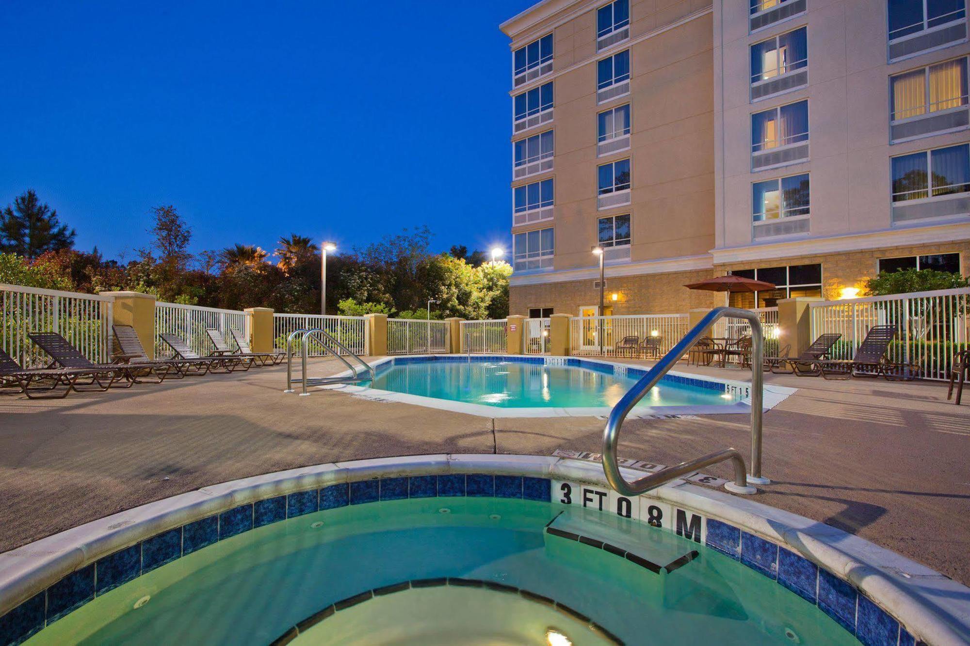 Hotel & Conference Center North By Ihg