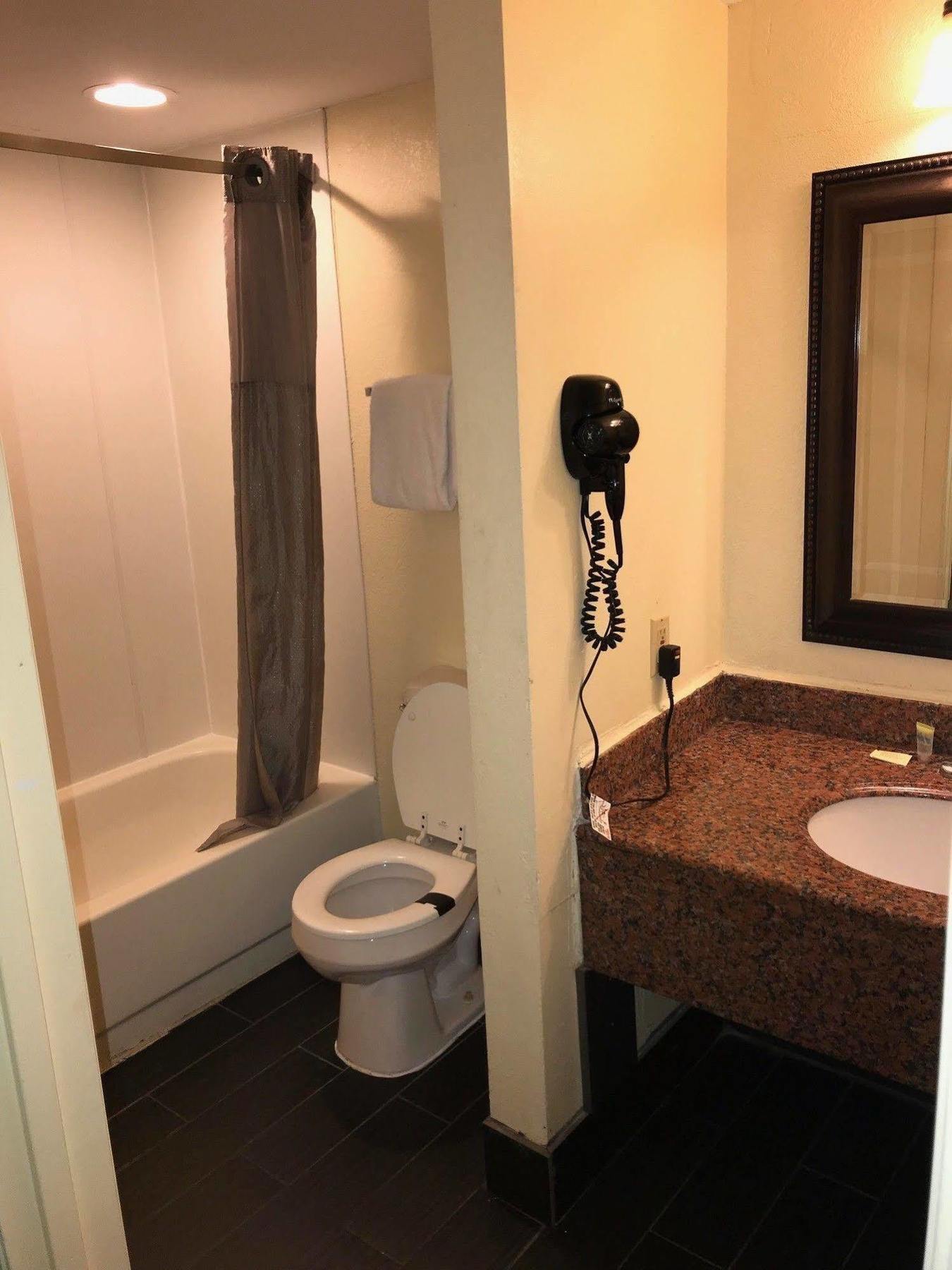 6 Tallahassee, Fl North Monroe Hotel 2*