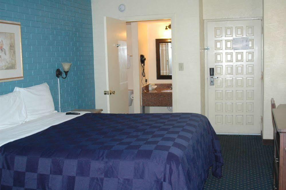 6 Tallahassee, Fl North Monroe Hotel 2*