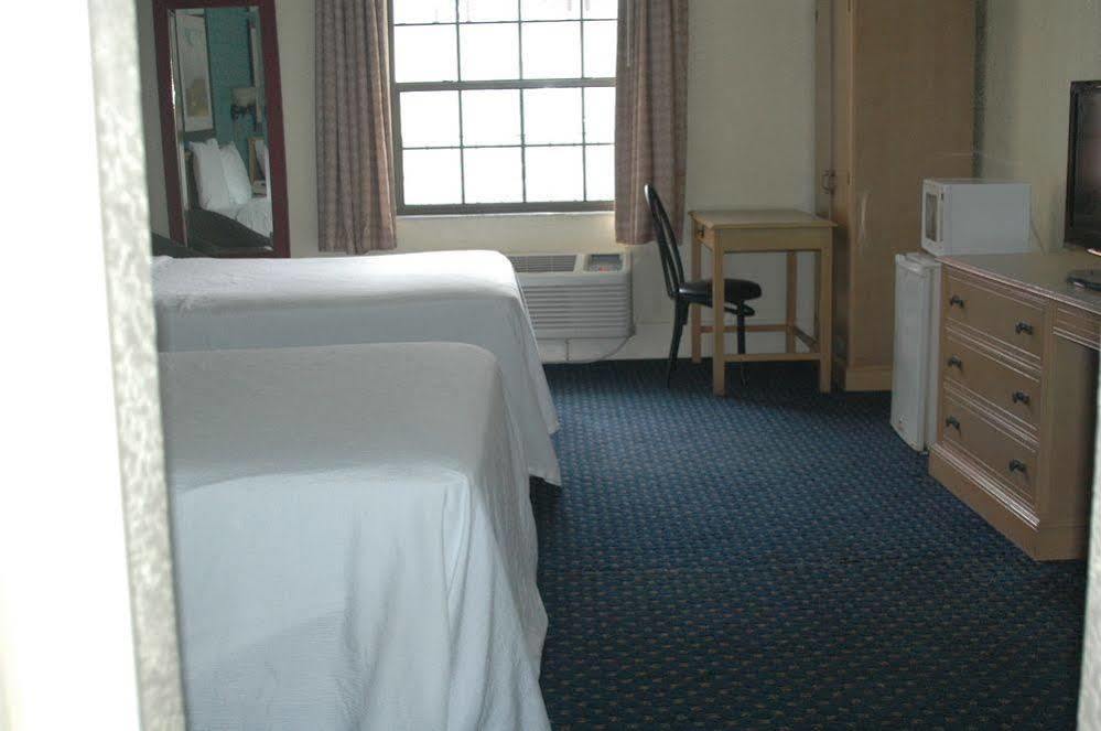6 Tallahassee, Fl North Monroe Hotel